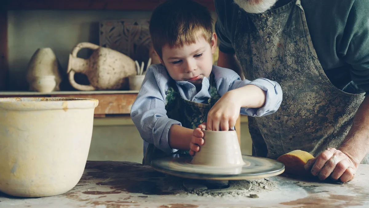 Autonomie de l'enfant : ce qu'il peut faire seul, âge par âge
